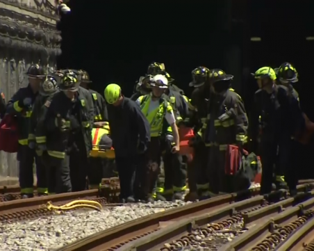 Вагон от метрото дерайлира в Бостън