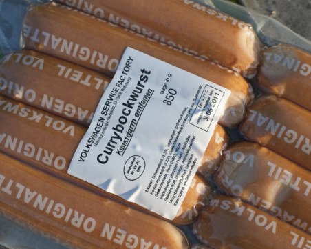 Защо VW произвежда колбаси? Продава повече от тях, отколкото автомобили