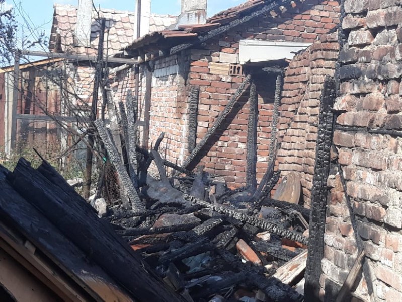 Пожар лумна в изоставените ромски къщи във Войводиново