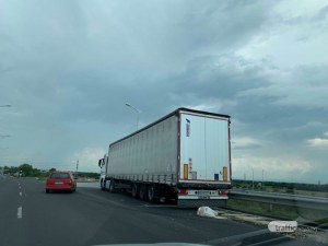 Аварирал тир в Пловдив! Има опасност от пожар и експлозия!