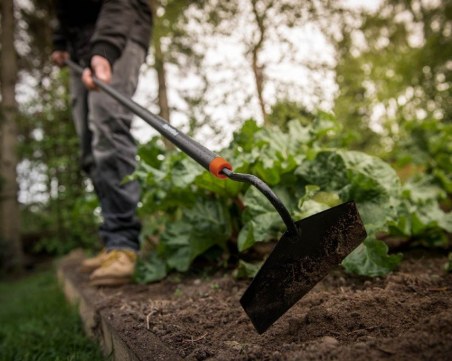 19-годишен се опита да прободе с вила свой съсед в Първомайско