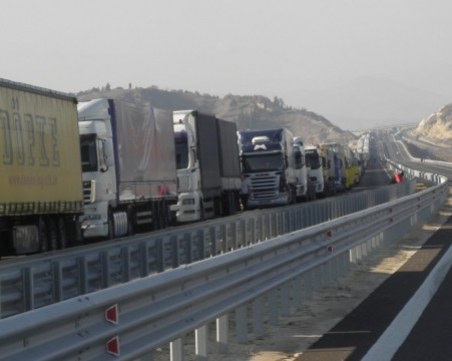 Няма мърдане! Тръгне ли тол системата – лазери дебнат на 100 места камионите