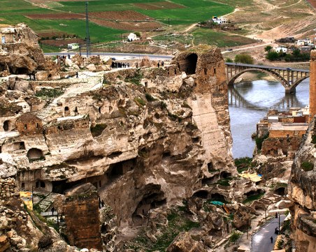 Древен град на река Тигър изчезва във водата! Турция го потапя