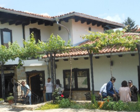 Хайката по къщите за гости стигна и до Гургулят. Още 12 чакат