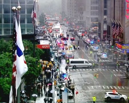 Хеликоптер се разби в небостъргач в Манхатън! Има загинал и ранени