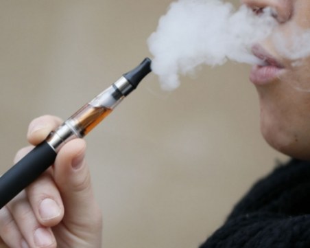 Пътник получи доживотна забрана да лети с авиокомпания заради... е-цигара