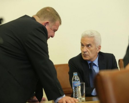 Патриотични войни заради гей парада: Сидеров иска Каракачанов да си ходи, харчел пари за охрана