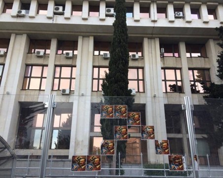 Спецпрокурори ще разследват плакатите на Хитлер в Бургас