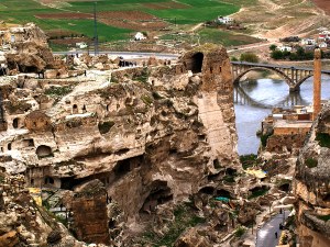 Древен град на река Тигър изчезва във водата! Турция го потапя