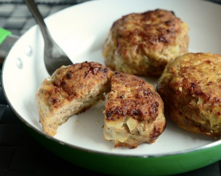 11 деца и бременна се натровиха с кюфтета в санданско село