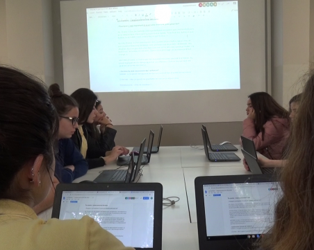 7 класа в 7 училища в Пловдив оставят хартията в миналото - обучават се с дигитални устройства