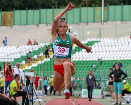 Блестяща Габи Петрова със злато и квота за световното