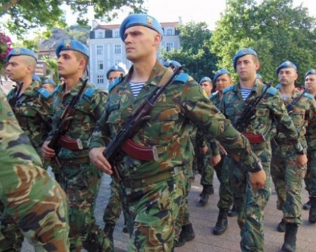 Бонуси в МО: Нощни, бойни, аварийни дежурства носят 300 лева отгоре