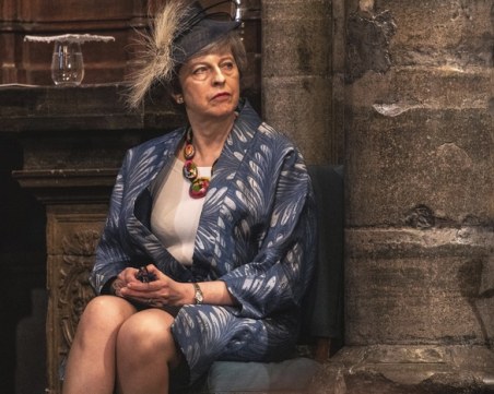 Десет души се борят за поста на Тереза Мей