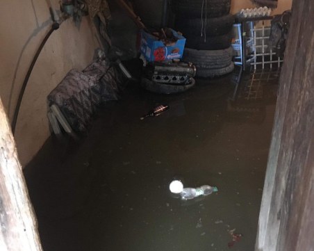 Два язовира преляха край Стражица, обявиха бедствено положение