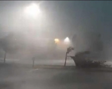 Градушка колкото топки за тенис бомбардира Германия! Всичко е помляно!