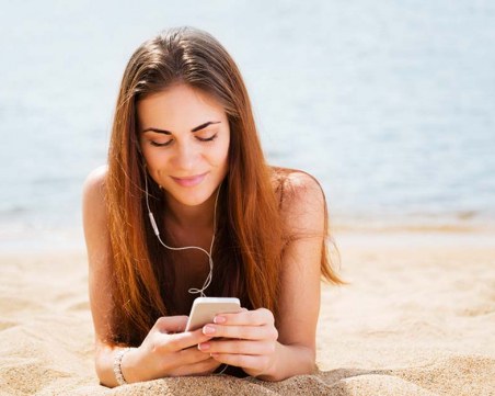 Как да предпазим телефона си, докато сме на плажа?