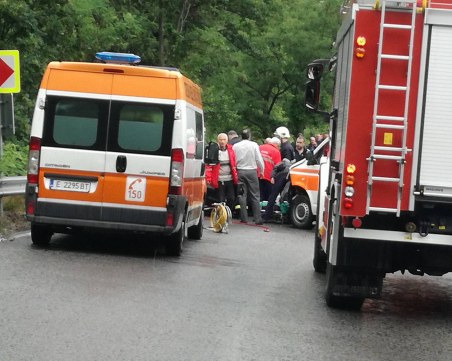 Линейка и кола катастрофираха на АМ 