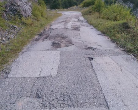 Наливат 2,4 милиона лева за ремонт на пътищата в Асеновградско