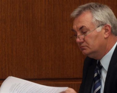 След Чернобил: Добри Джуров разпоредил да хранят армията от военните запаси