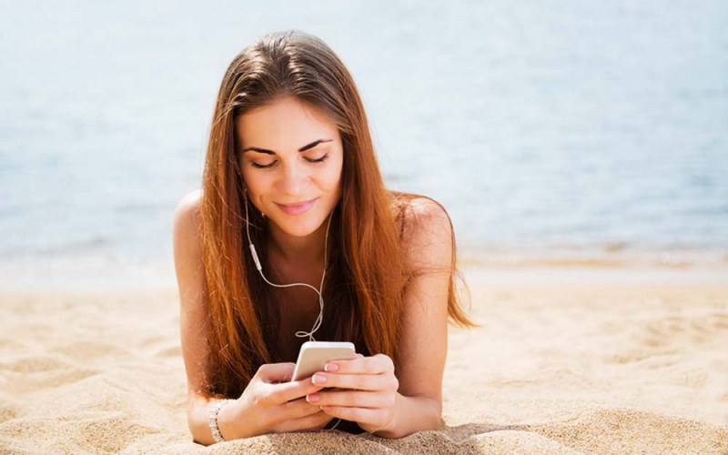 Как да предпазим телефона си, докато сме на плажа?