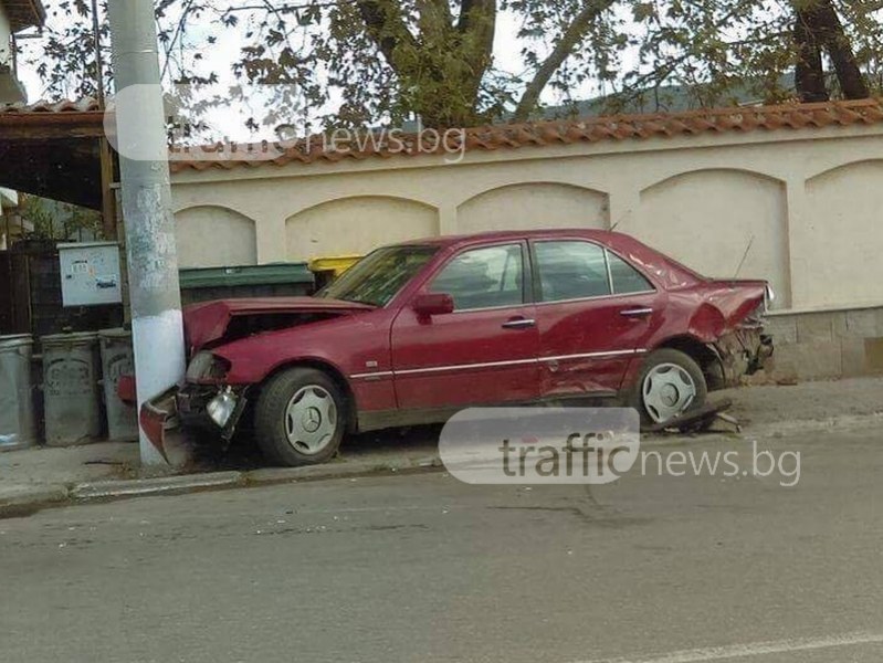 Пиян шофьор се натресе в електрически стълб в Пловдивско