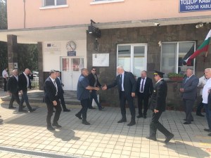 Бойко Борисов разгледа Интермодалния терминал край Пловдив
