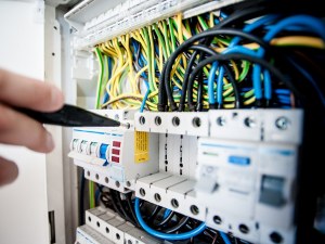 Умишлен палеж на кабелна шахта остави столичния
