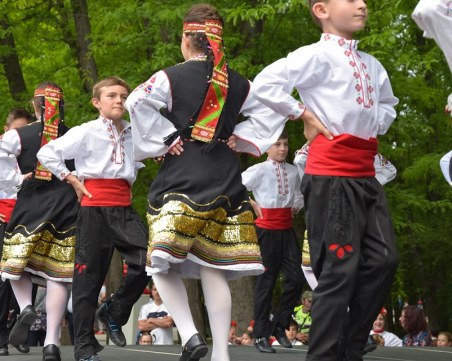 Фолклорът се събира на мегдана в село Марково