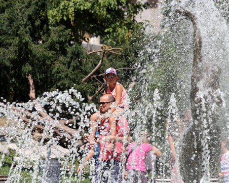 Гореща вълна обхваща страната. Градусите стремглаво се катерят до 35