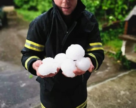 Градушка рекордьор удари Словения – топчетата като портокал!?