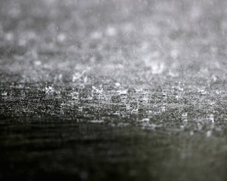 Пороен дъжд наводни болницата в Девин