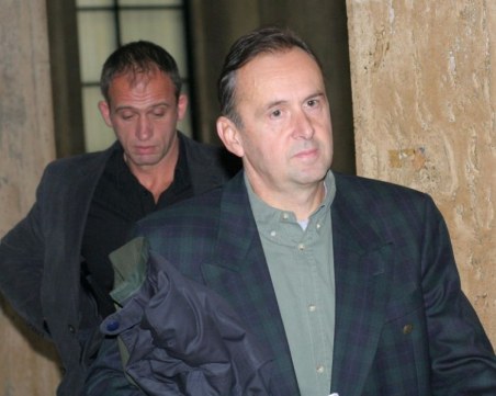 Вальо Топлото проплака – иска служебен адвокат. Нямал пари за друг