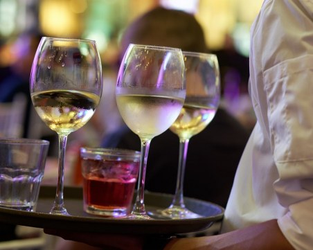 Инспекцията по труда: Все повече непълнолетни работят в България