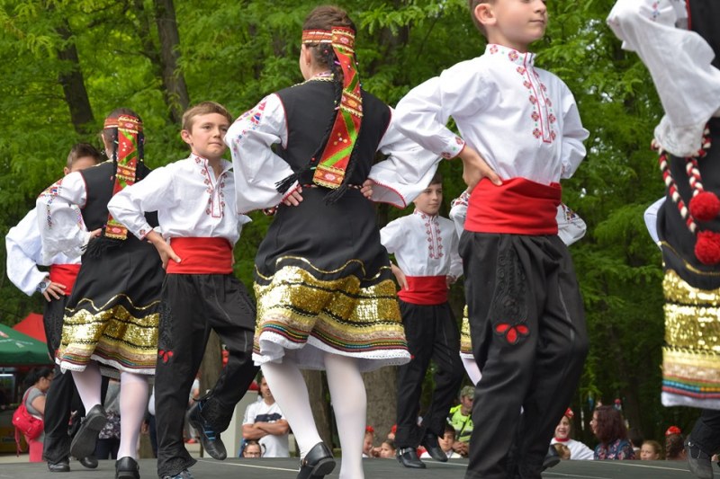 Фолклорът се събира на мегдана в село Марково