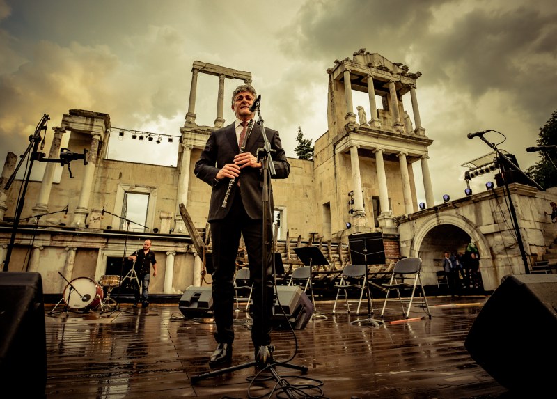Песен и поезия въпреки дъжда, случва се само в Пловдив ФОТОГАЛЕРИЯ