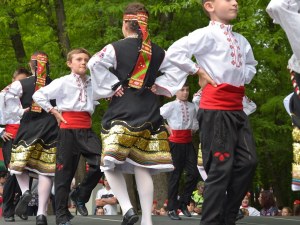 Фолклорът се събира на мегдана в село Марково