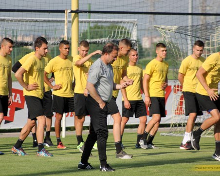 Ботев смени един от съперниците в контролите