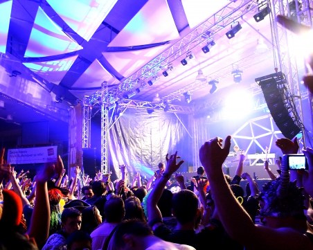 Диджеи превземат Адата! Вдигат голямо техно парти на открито