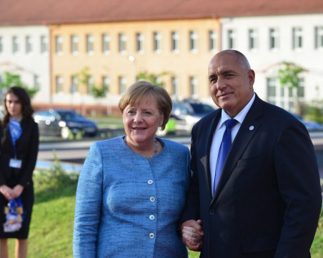 Меркел с пожелание към Борисов: Скъпи Бойко, бъди все така силен!