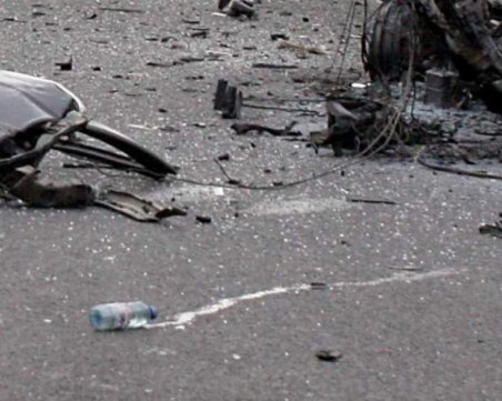 Трима млади мъже загинаха на пътя. БМВ-то им се удари в бус край Неделино