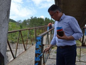 Кметът на Кърджали кани премиера да хване четката