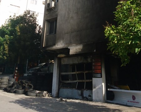 Горя сервиз за автогуми в Сандански – евакуираха цяла кооперация