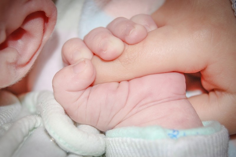 Две момиченца и момченце - тризнаци се родиха в болница 