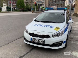 Задържаха 19-годишен, запалил кола в Павел баня