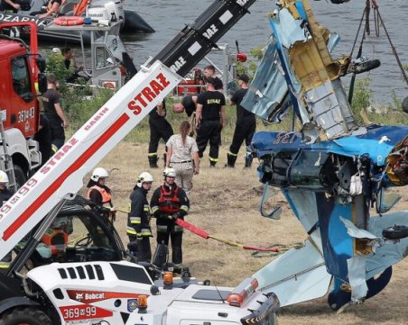 Самолет падна в река в Полша, пилотът е загинал