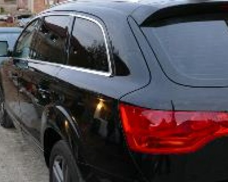 10 мигранти от Пакистан в луксозен джип в Македония. Задържаха ги!