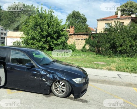 Пиян пловдивчанин с БМВ катастрофира, полицаи го спипаха