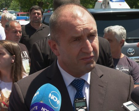 Президентът: Мисля, че Корнелия Нинова знае какво прави