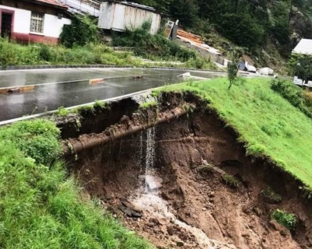 Свлачище може да остави село откъснато от света